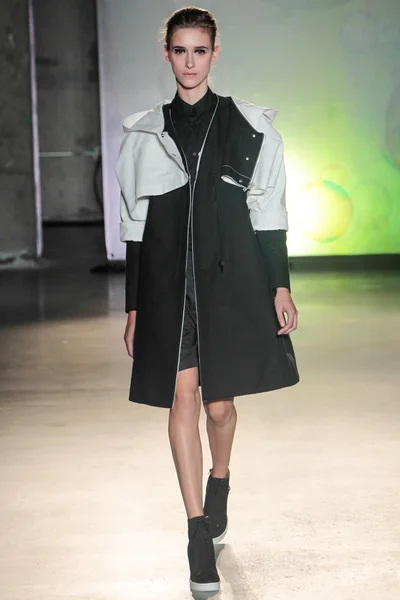 Look 16